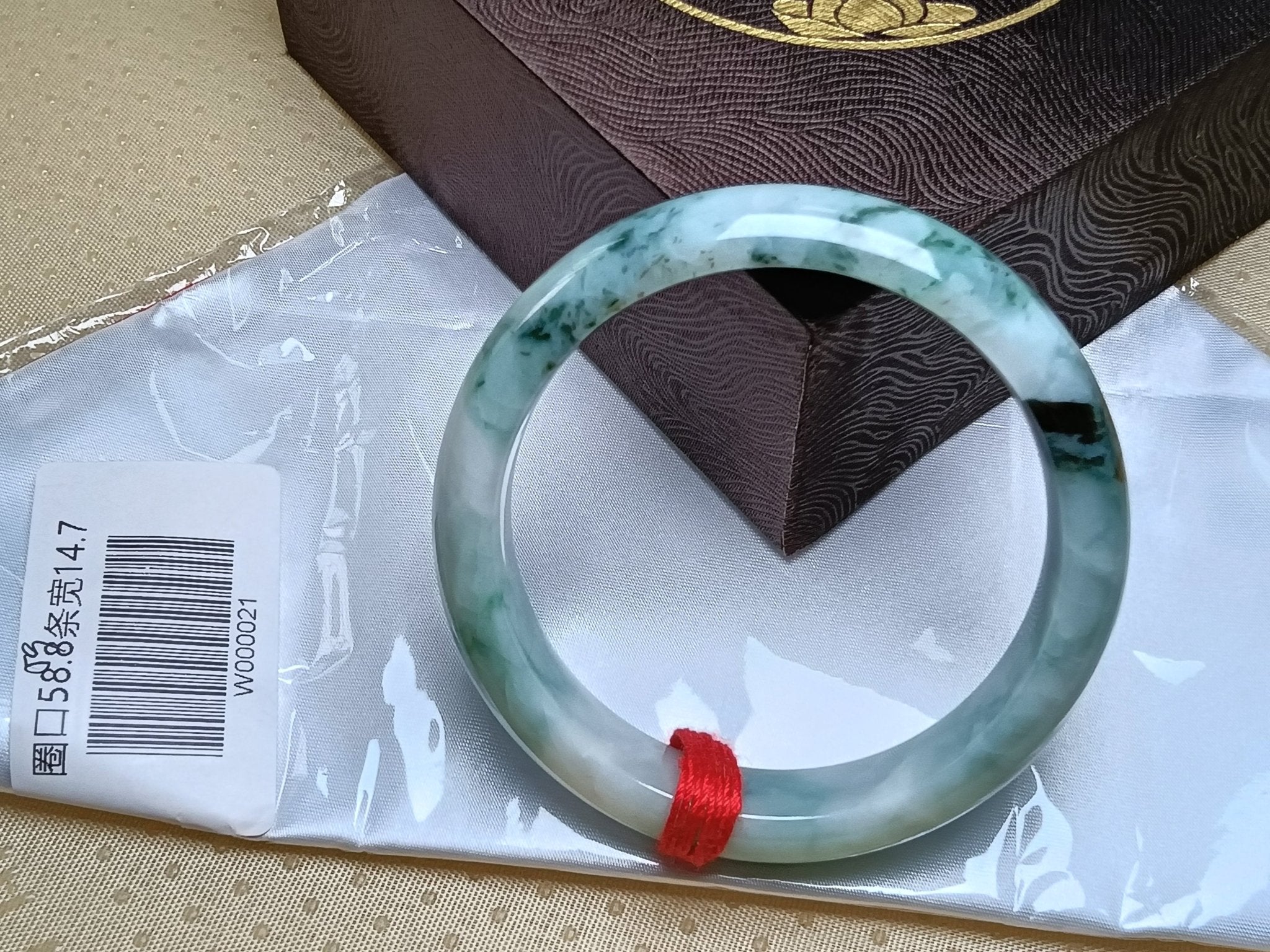 Light Green with Floating Flower Nature Type - A Jadeite Bangles (Size:59mm) - Jadeite Ding
